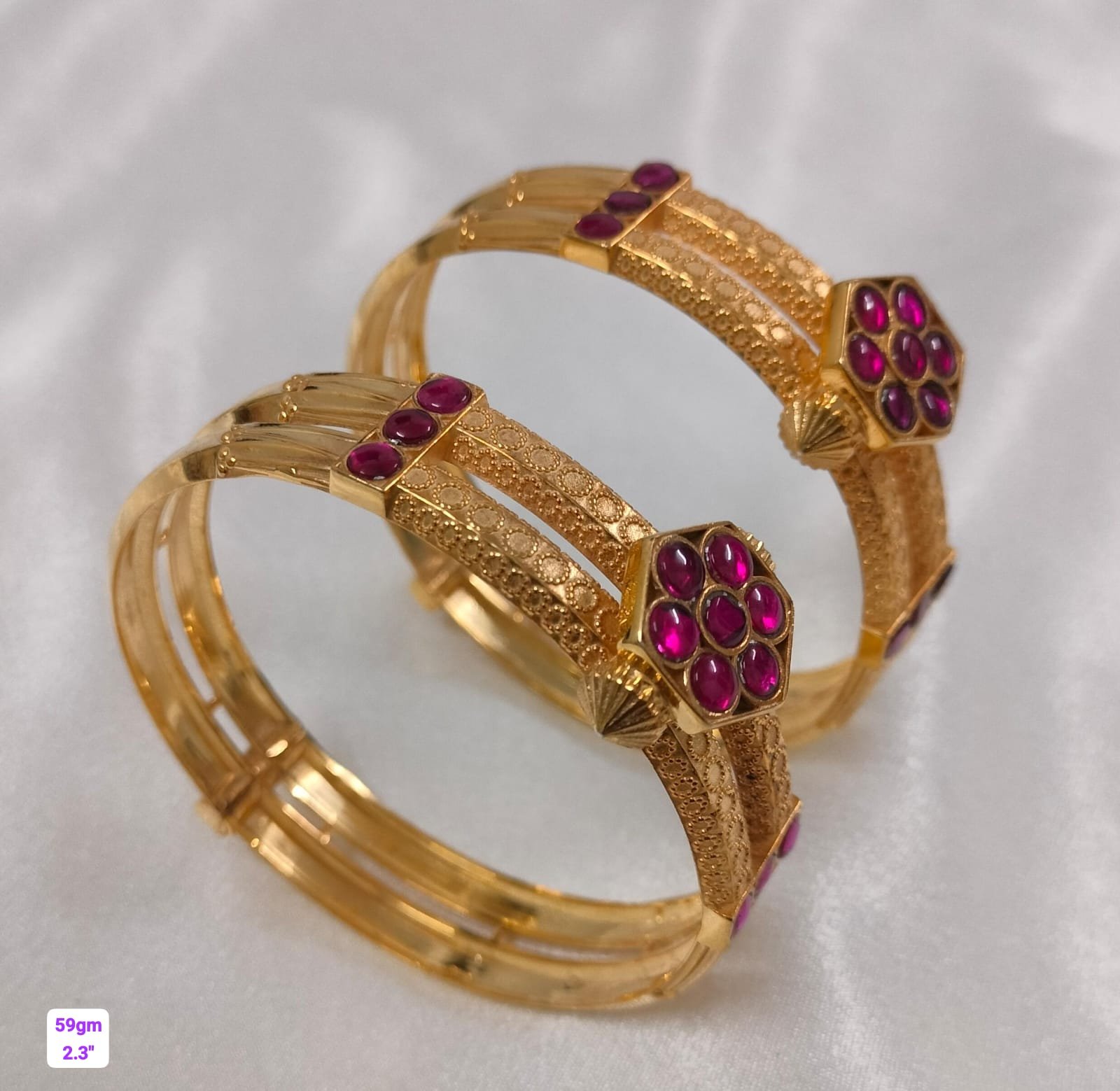 Buy 22K gold plated 925 silver bridal Kundan bangle pair by 925silvercharm Jaipur. Traditional royal design, perfect for weddings and festivals. Buy 22K gold plated 925 silver bridal Kundan bangle pair by 925silvercharm Jaipur. Traditional royal design, perfect for weddings and festivals.